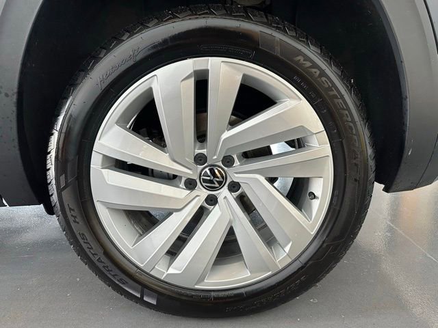 Certified 2022 Volkswagen Atlas Cross Sport SE image 23