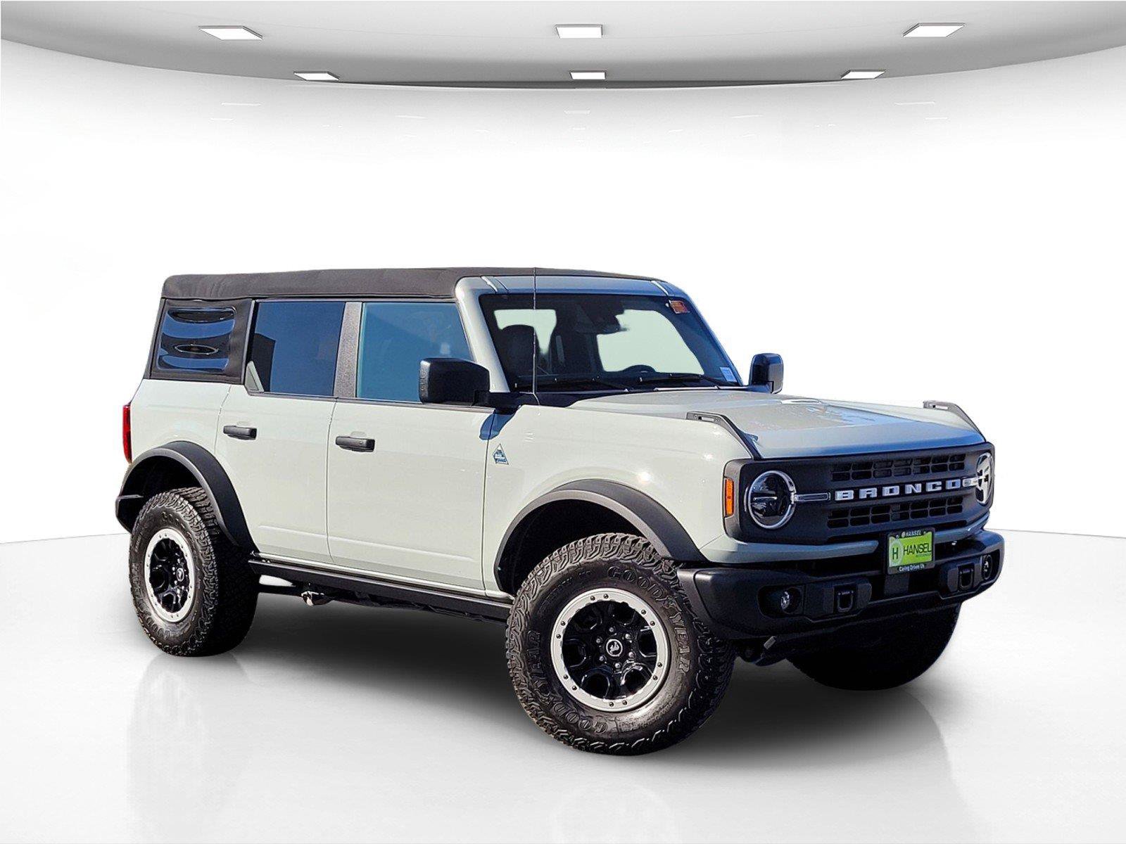 Used 2023 Ford Bronco Black Diamond w/ Sasquatch Package AWD/4WD image 2