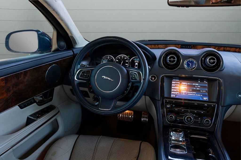 Used 2012 Jaguar XJ L RWD image 29