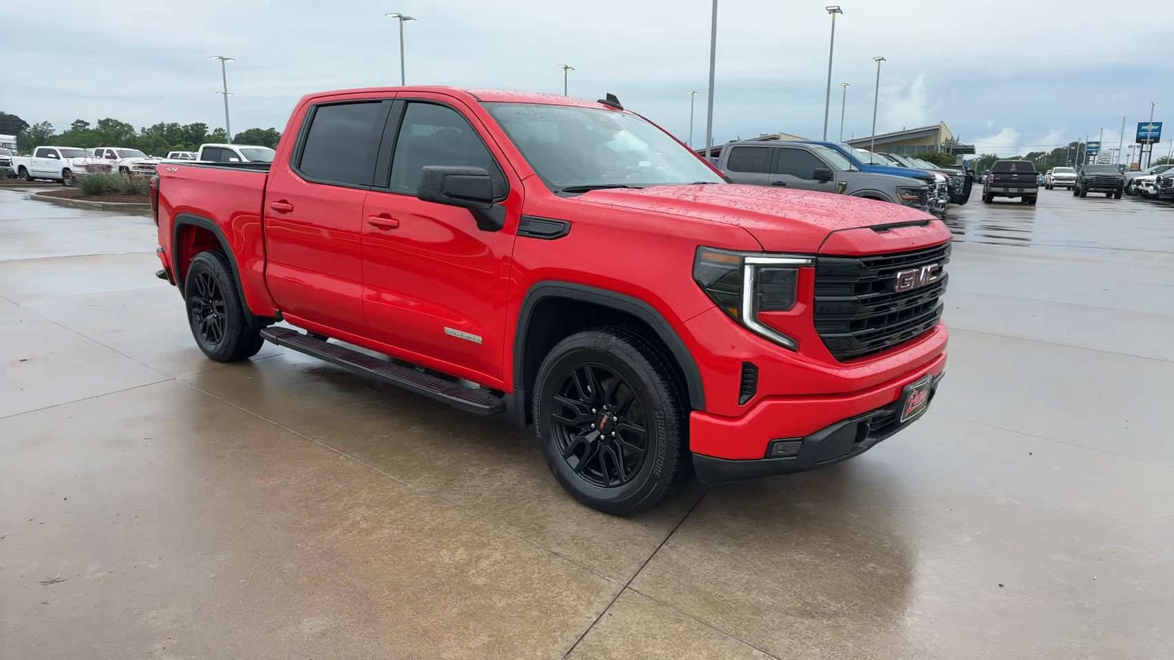 Used 2024 GMC Sierra 1500 Elevation AWD/4WD image 2