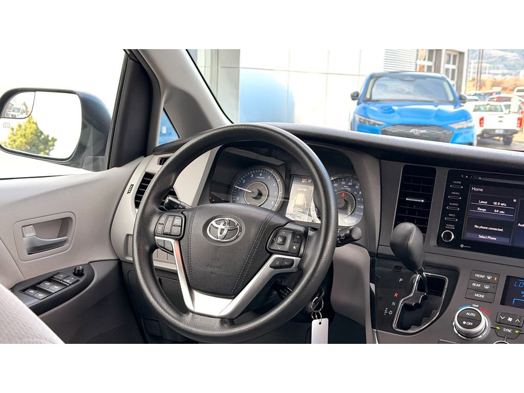 Used 2018 Toyota Sienna LE image 14
