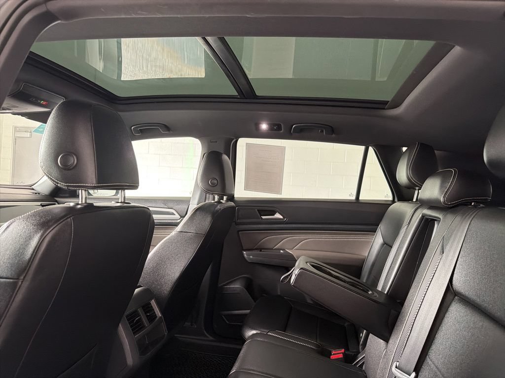 Certified 2023 Volkswagen Atlas Cross Sport SEL R-Line AWD/4WD image 30