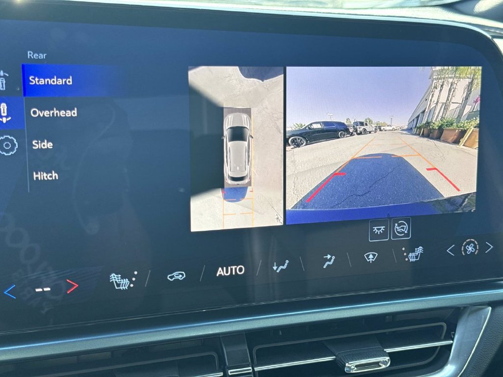 Used 2024 Chevrolet Equinox EV LT w/ LPO, Blackout Package FWD image 20
