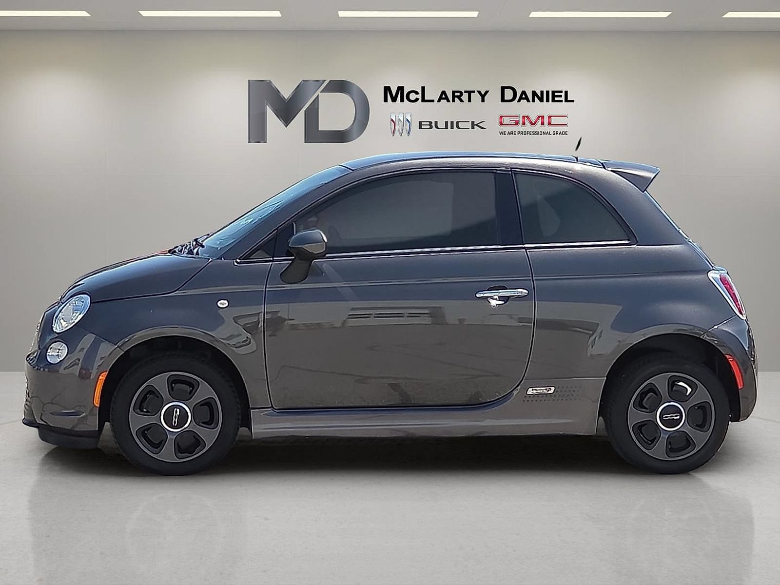 Used 2019 FIAT 500 e FWD image 2