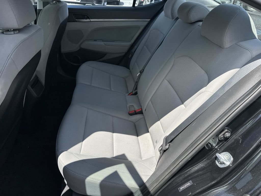 Used 2018 Hyundai Elantra Value Edition FWD image 12