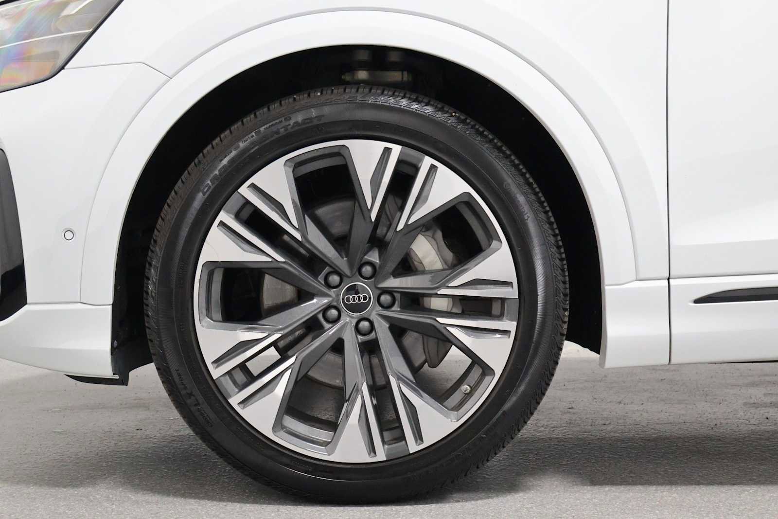 Certified 2025 Audi Q8 Premium Plus w/ Premium Plus Package AWD/4WD image 38