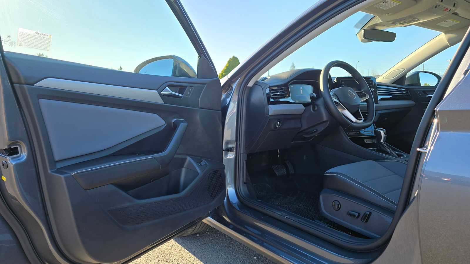 Used 2025 Volkswagen Jetta SE image 20