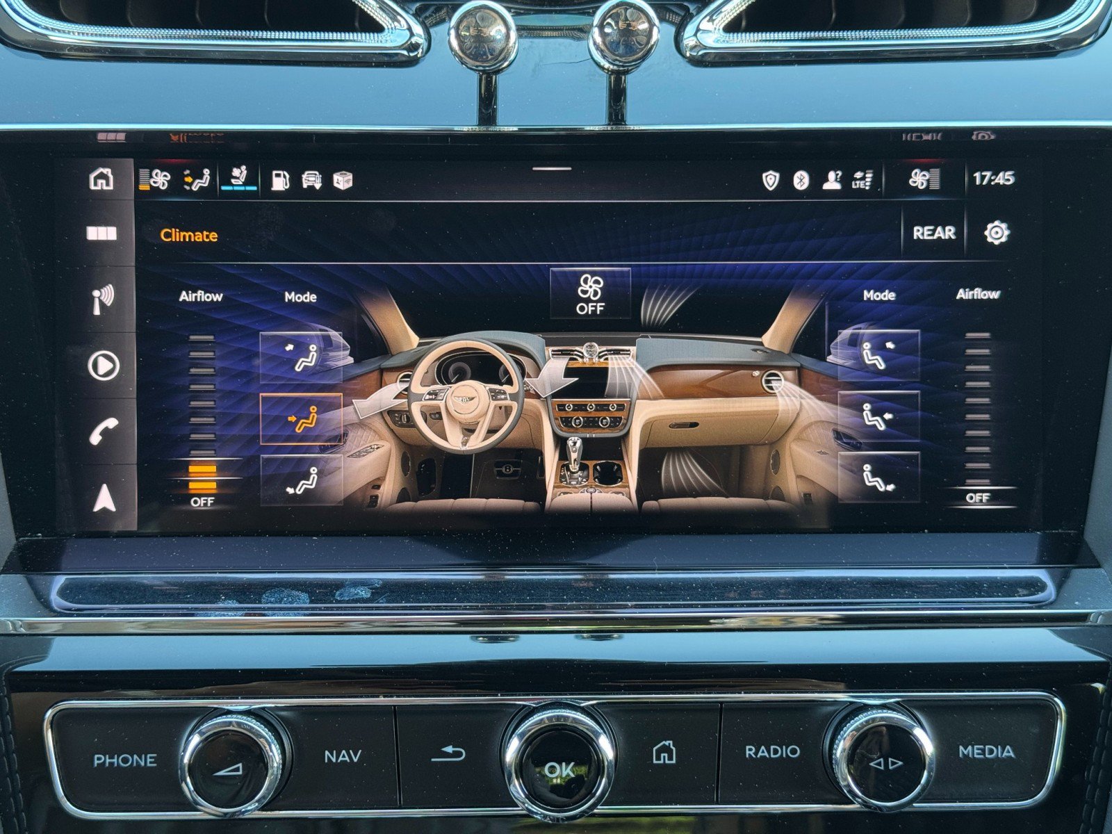 Used 2022 Bentley Bentayga AWD/4WD image 30