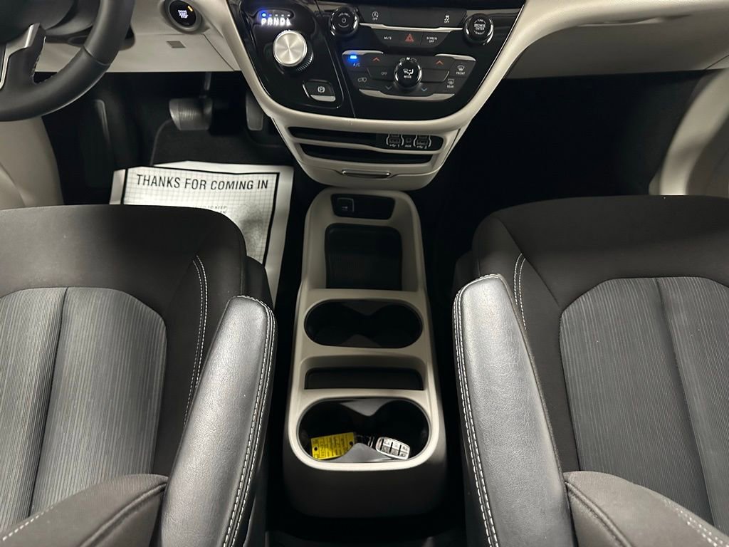 Used 2023 Chrysler Voyager LX image 40