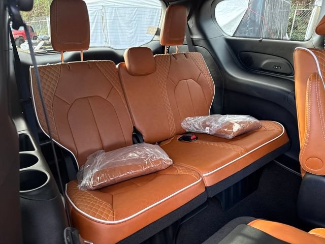 New 2026 Chrysler Pacifica Pinnacle AWD/4WD image 12