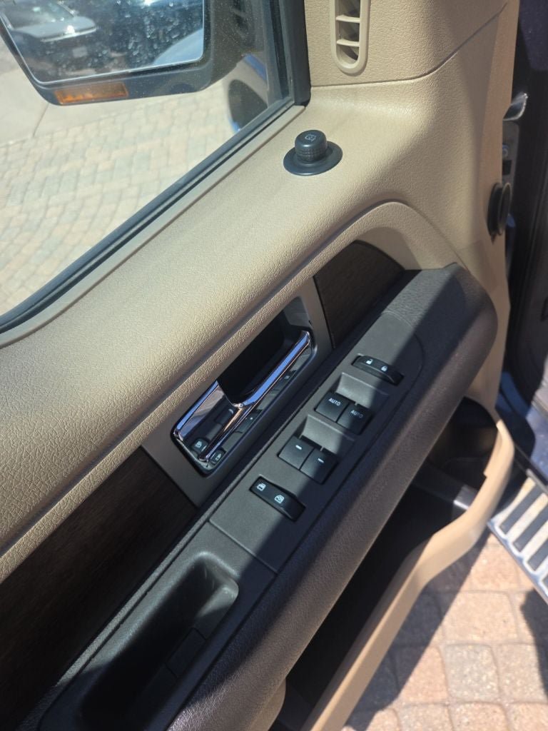 Used 2014 Ford F150 Lariat w/ Lariat Chrome Package AWD/4WD image 12