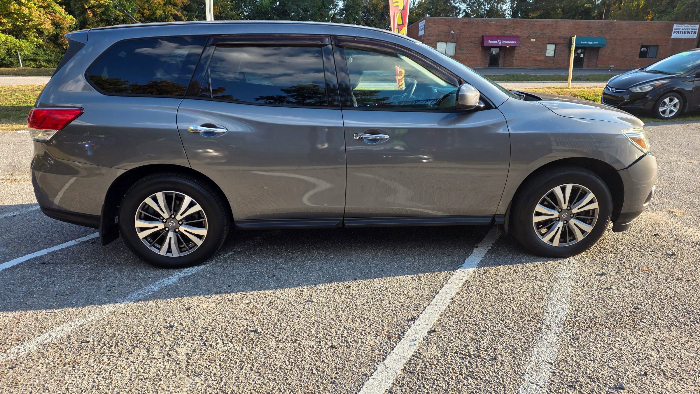 Used 2015 Nissan Pathfinder S image 5