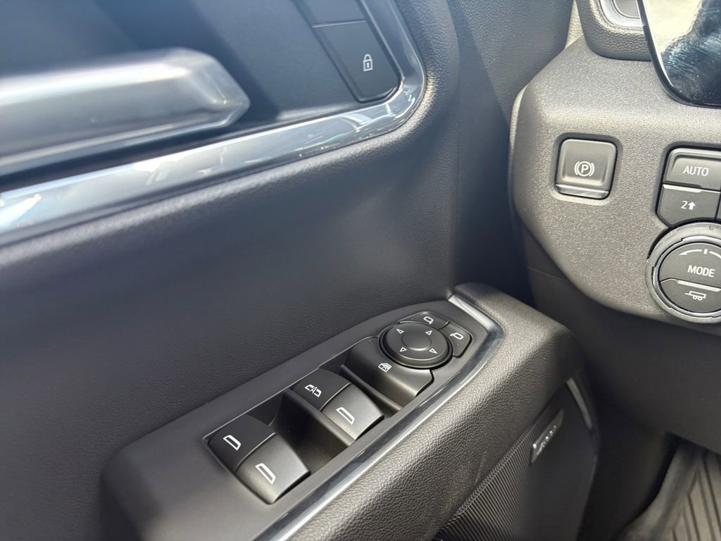 Used 2026 Chevrolet Silverado 1500 LT Trail Boss w/ LT Trail Boss Premium Package AWD/4WD image 12