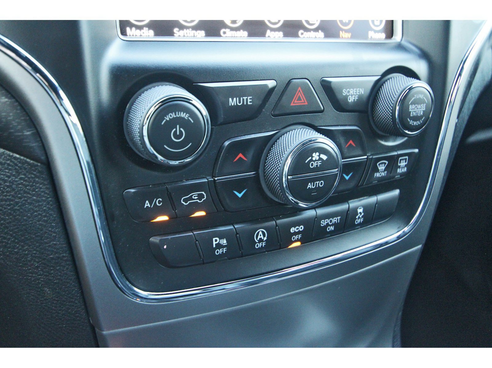 Used 2018 Jeep Grand Cherokee Altitude RWD image 27