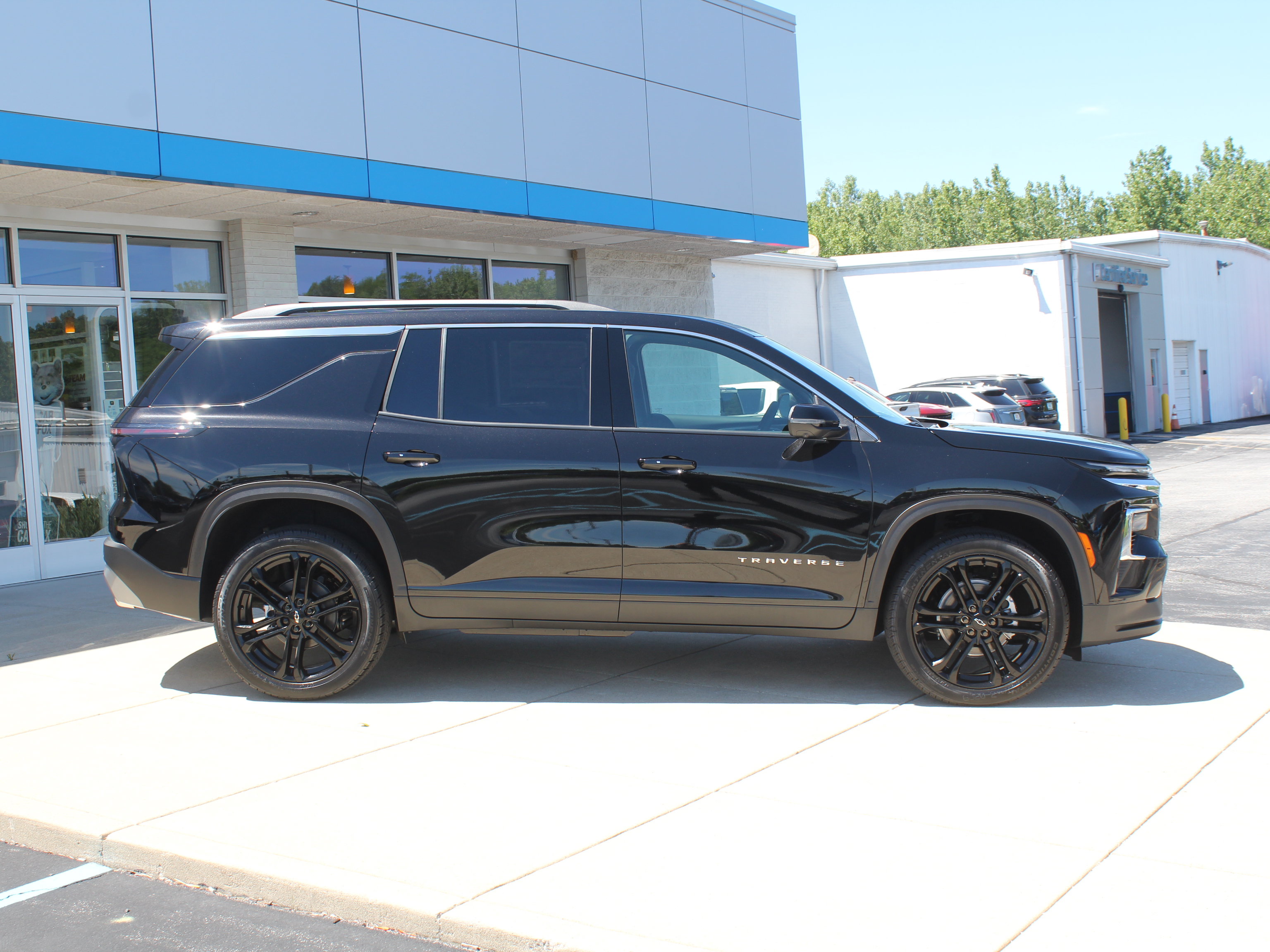 New 2026 Chevrolet Traverse LT w/ Driver Confidence Package AWD/4WD image 3