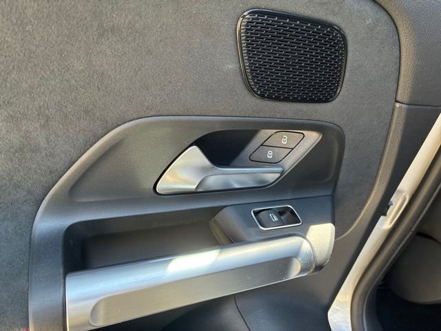 Used 2023 Mercedes-Benz EQB 300 4MATIC image 31