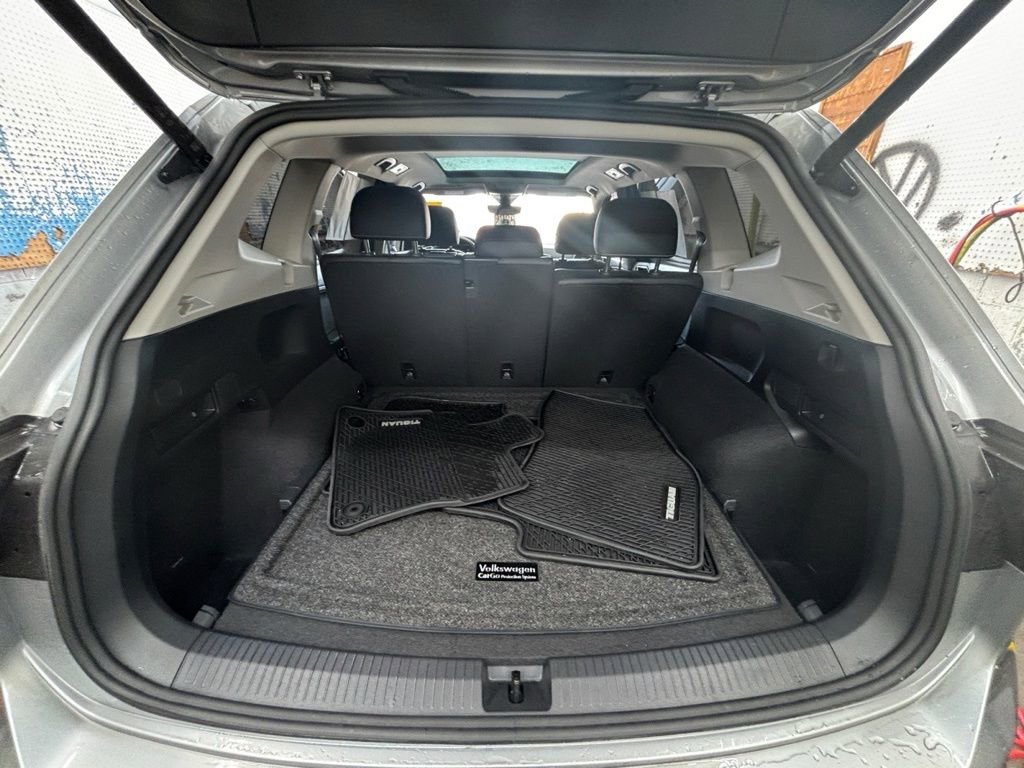 Used 2022 Volkswagen Tiguan SE w/ Panoramic Sunroof Package image 27