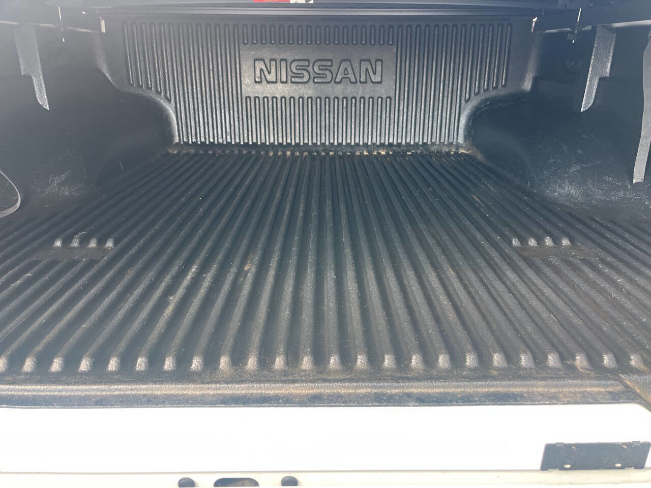 Used 2015 Nissan Frontier SV AWD/4WD image 10