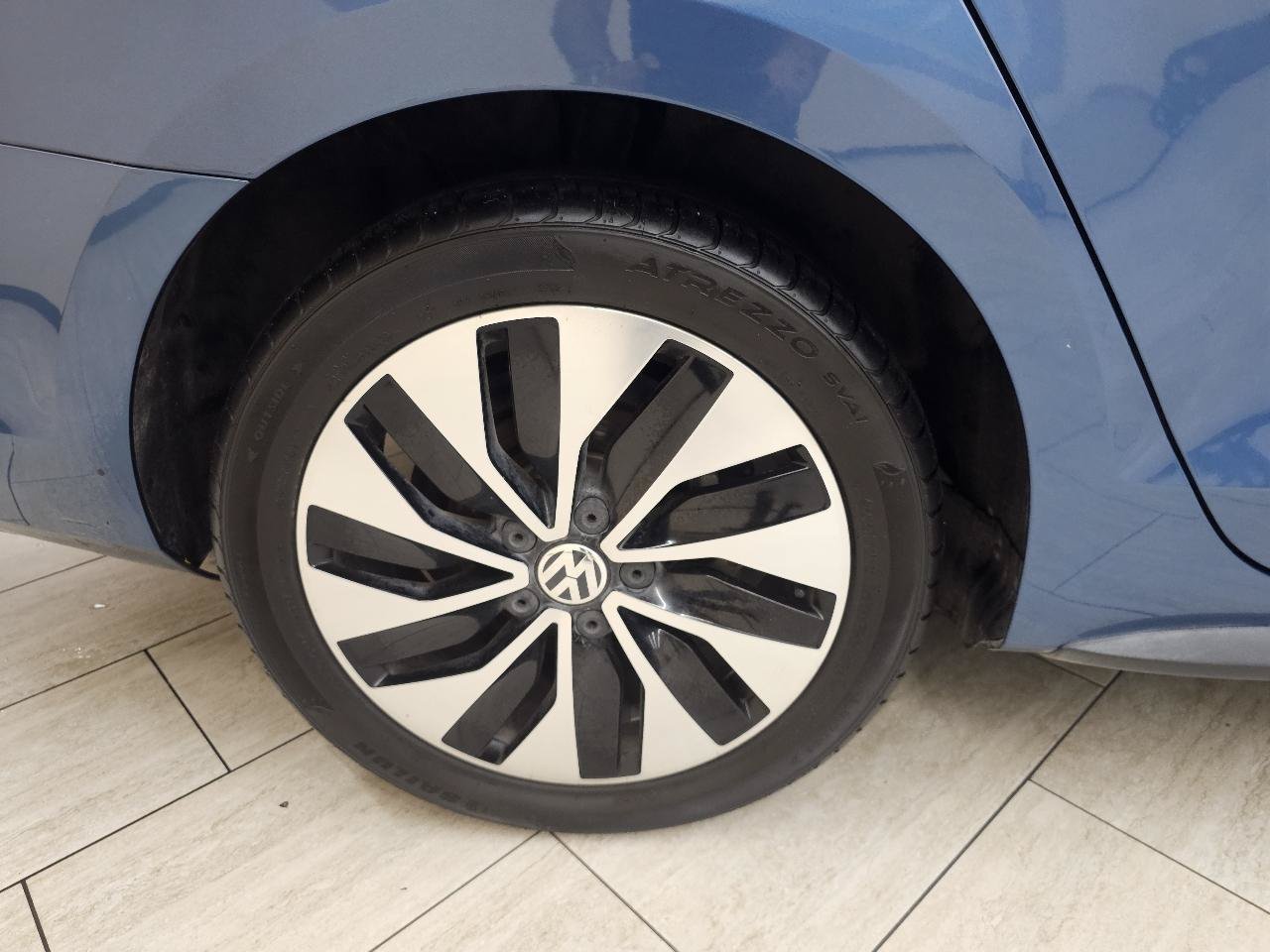 Used 2015 Volkswagen Jetta SEL Premium FWD image 38