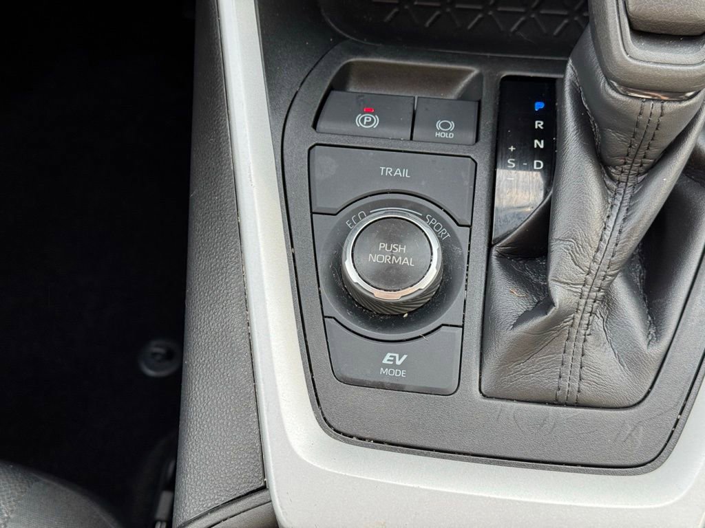 Certified 2022 Toyota RAV4 XLE w/ Convenience Package image 34