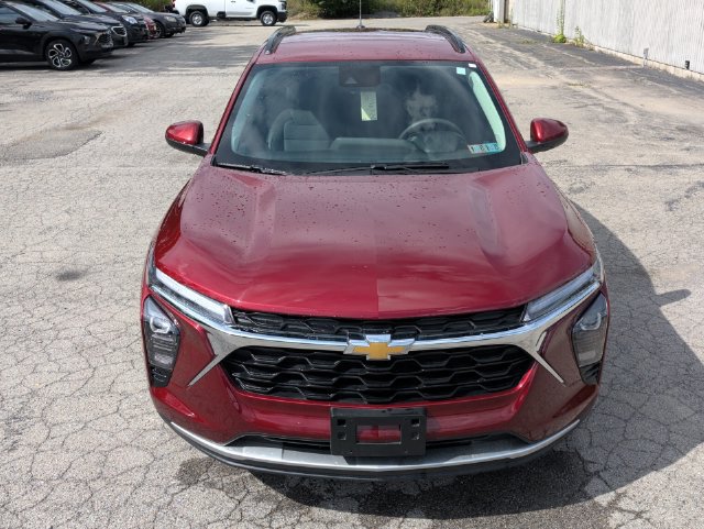 Used 2025 Chevrolet Trax LT FWD image 28