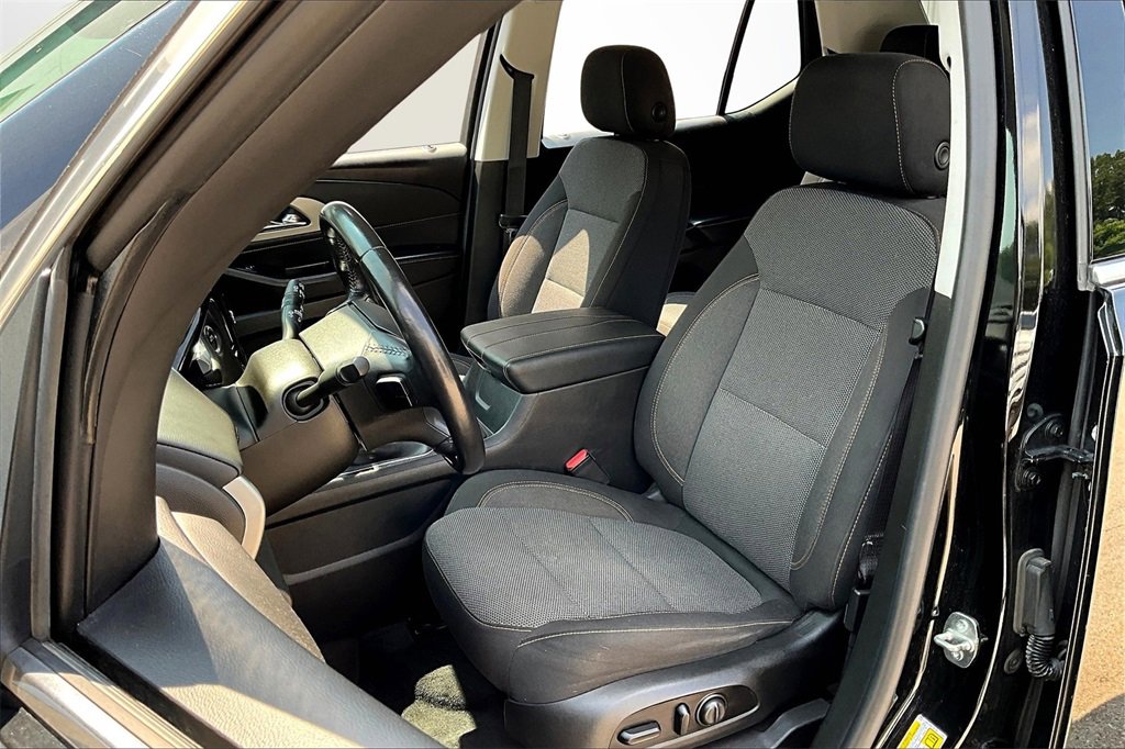 Used 2021 Chevrolet Traverse LT image 21