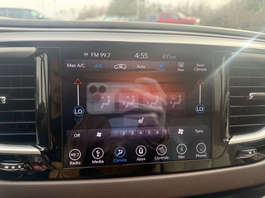 Used 2018 Chrysler Pacifica Touring-L image 20