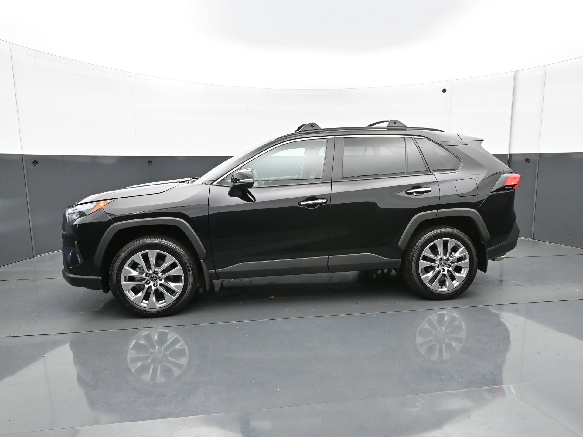 Used 2025 Toyota RAV4 Limited w/ Weather Package AWD/4WD image 3