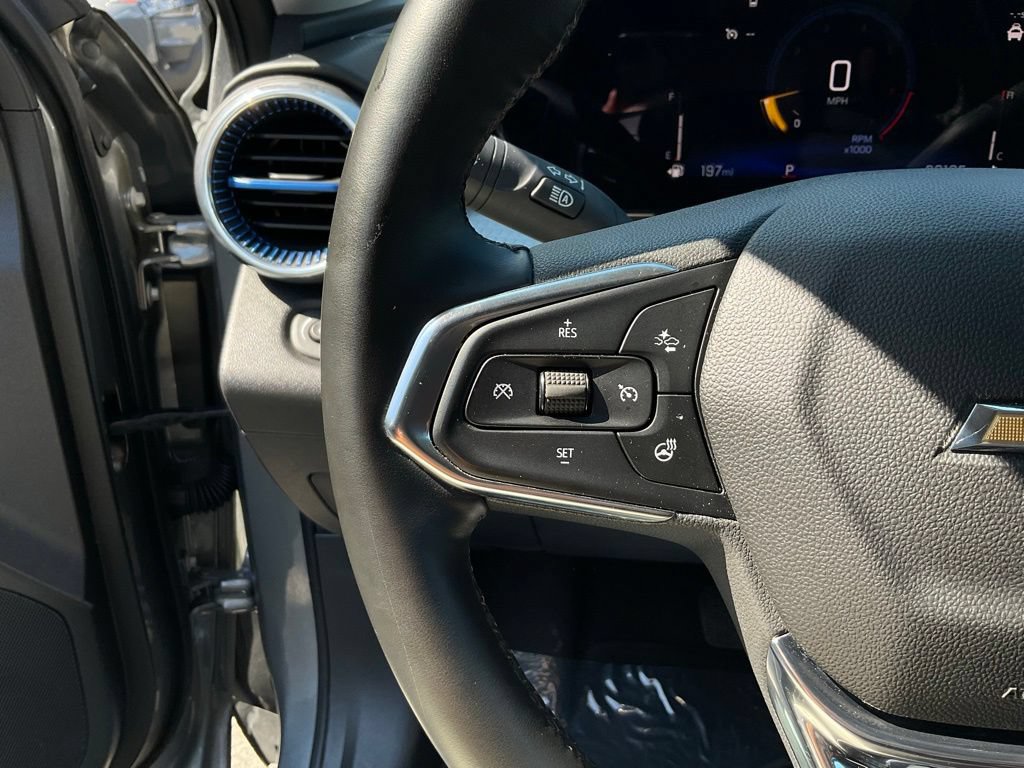 Used 2025 Chevrolet Trax LT w/ LT Convenience Package FWD image 11