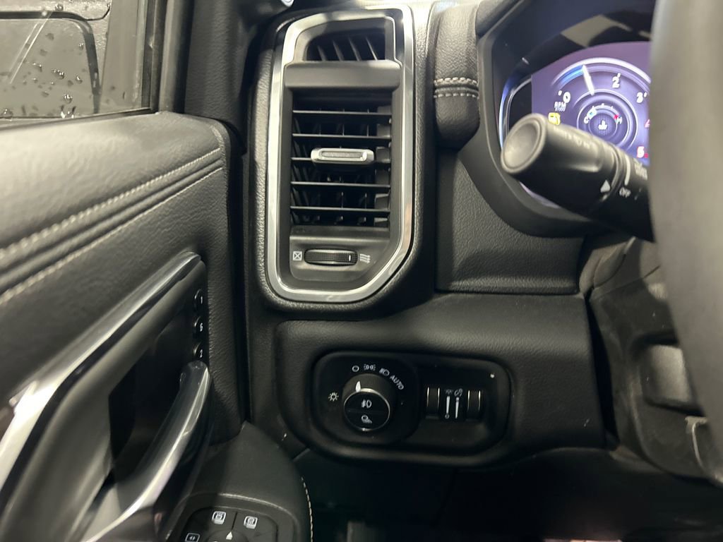New 2025 RAM 2500 Laramie AWD/4WD image 18