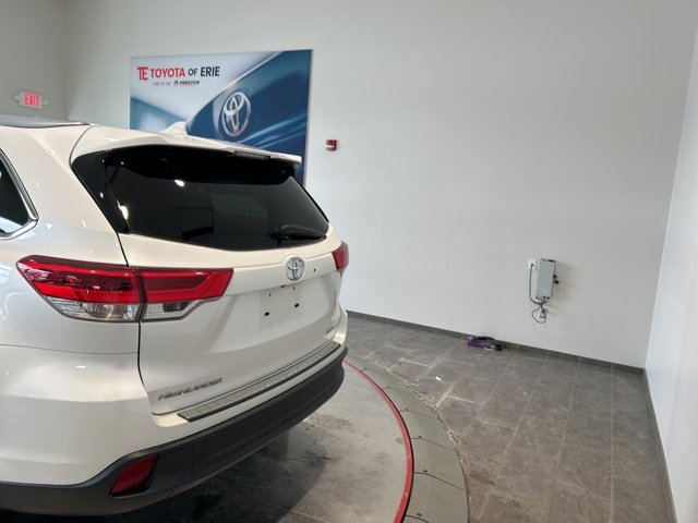 Used 2019 Toyota Highlander XLE image 5