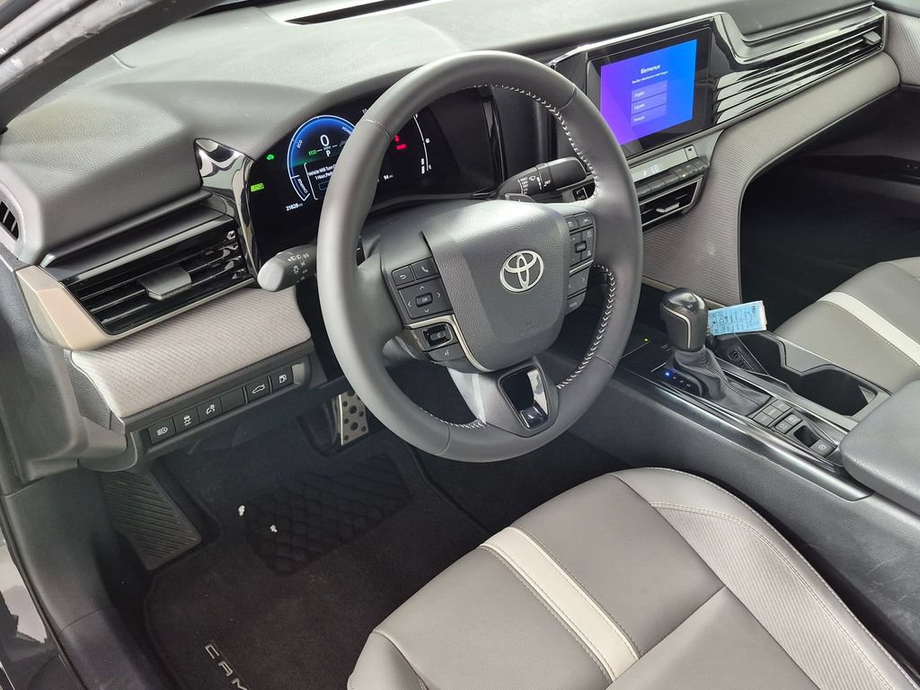 Used 2025 Toyota Camry SE FWD image 11