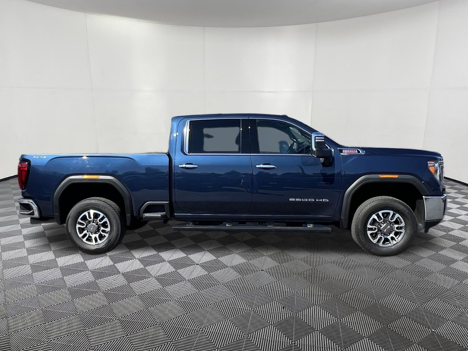 Used 2022 GMC Sierra 2500 SLT w/ SLT Preferred Package AWD/4WD image 7