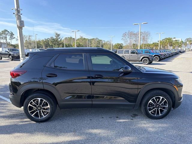 Used 2024 Chevrolet TrailBlazer LT image 2