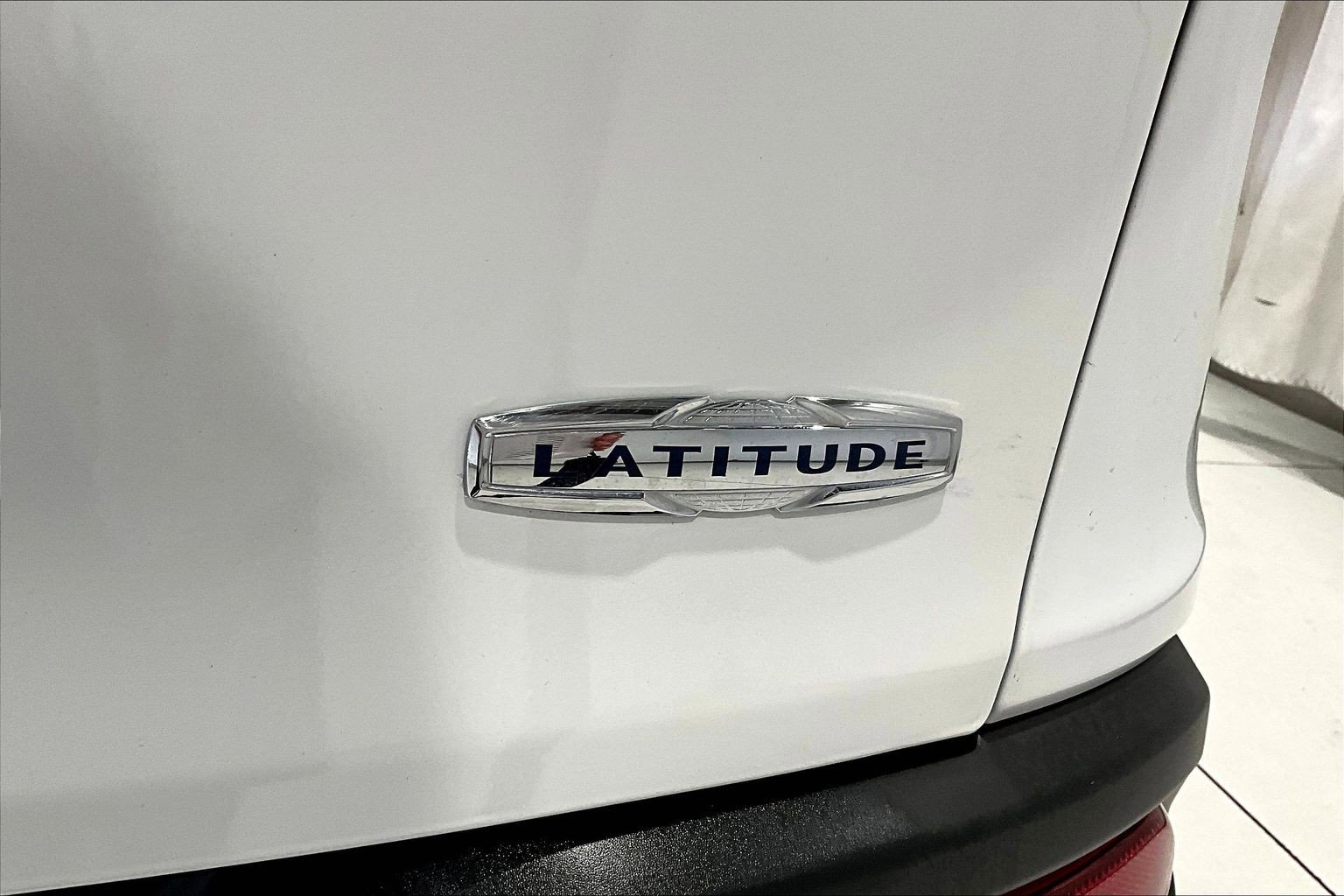 Used 2017 Jeep Cherokee Latitude w/ Cold Weather Group AWD/4WD image 24