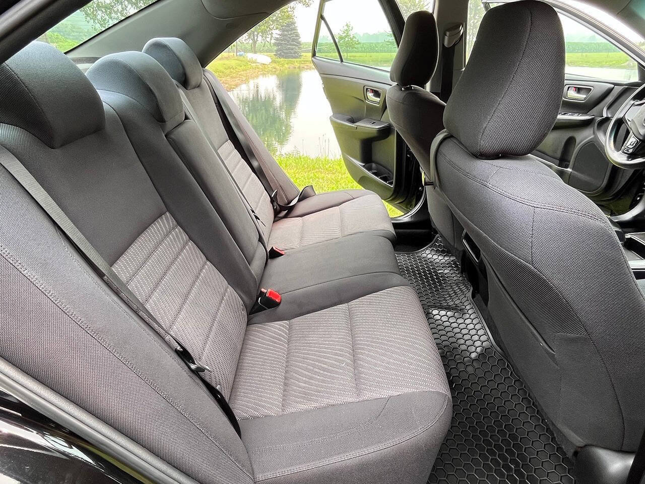 Used 2016 Toyota Camry LE FWD image 6