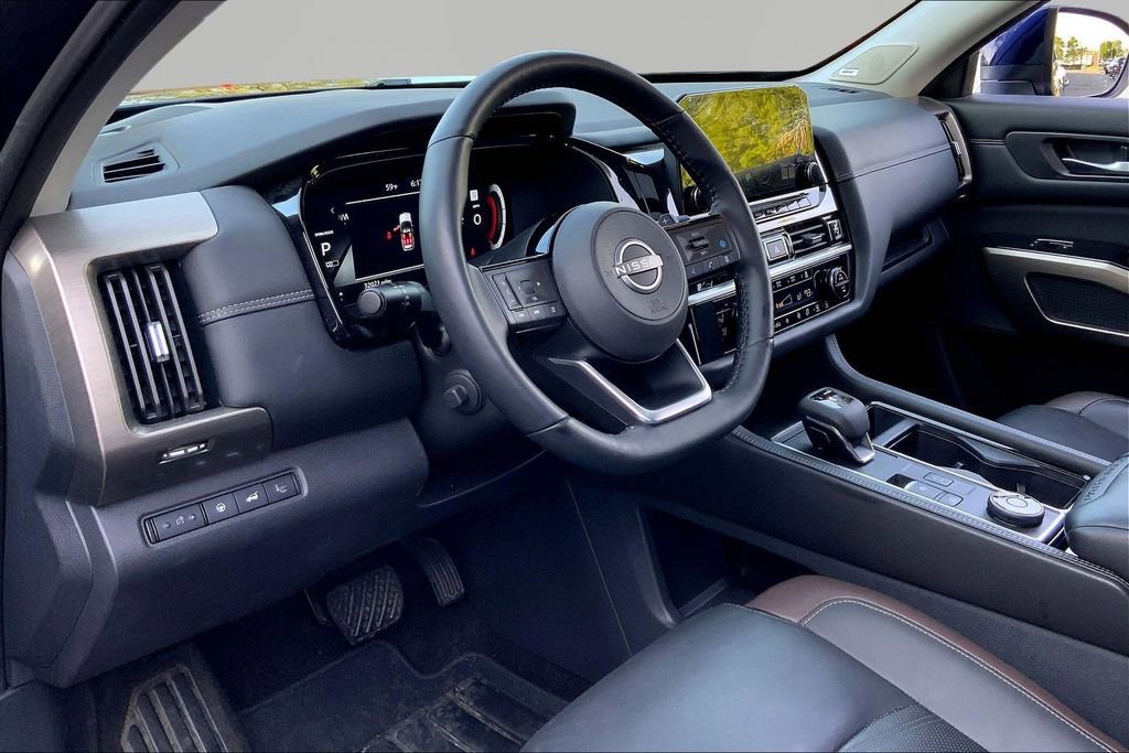 Used 2024 Nissan Pathfinder Platinum image 10