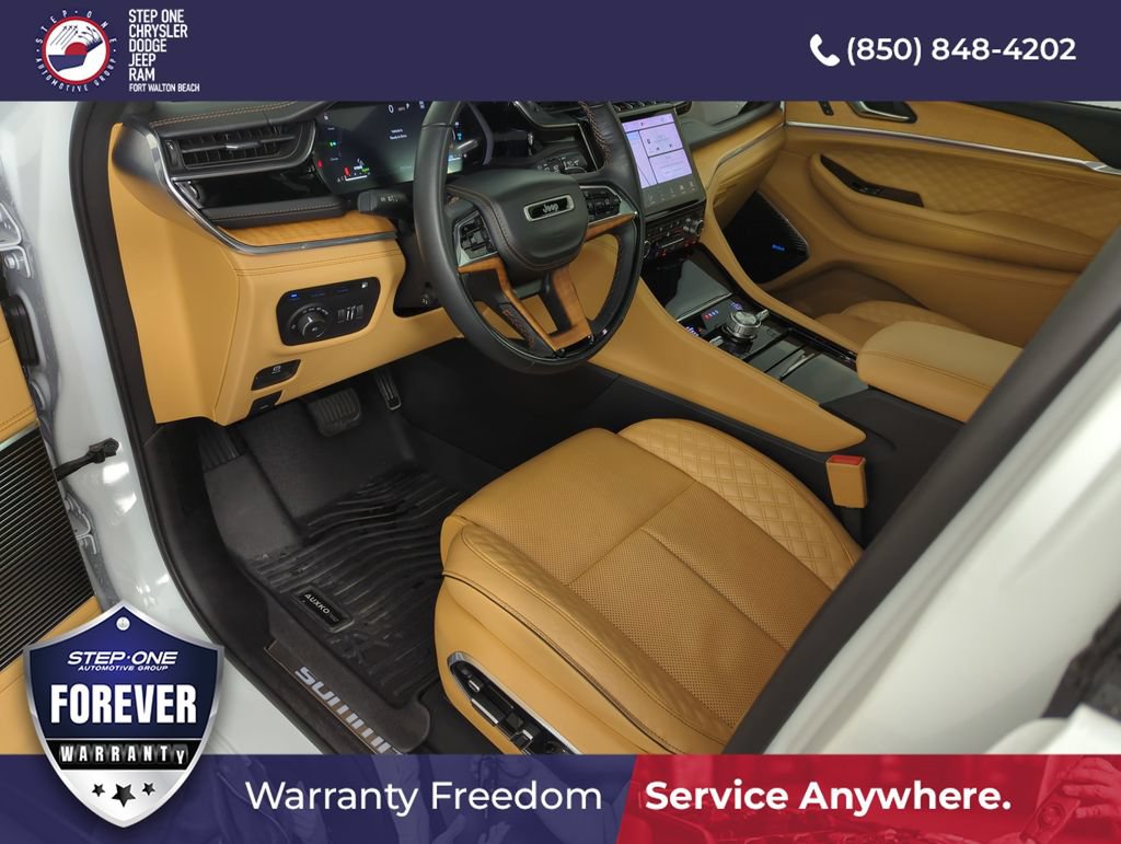 Used 2023 Jeep Grand Cherokee Summit AWD/4WD image 10