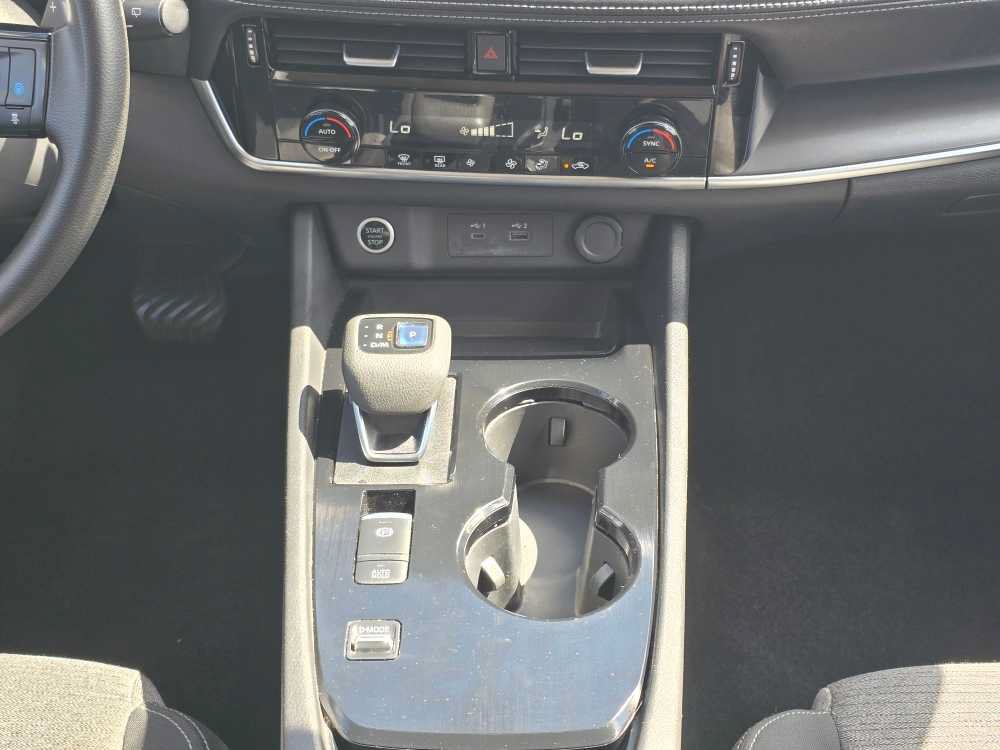 Used 2022 Nissan Rogue SV FWD image 13