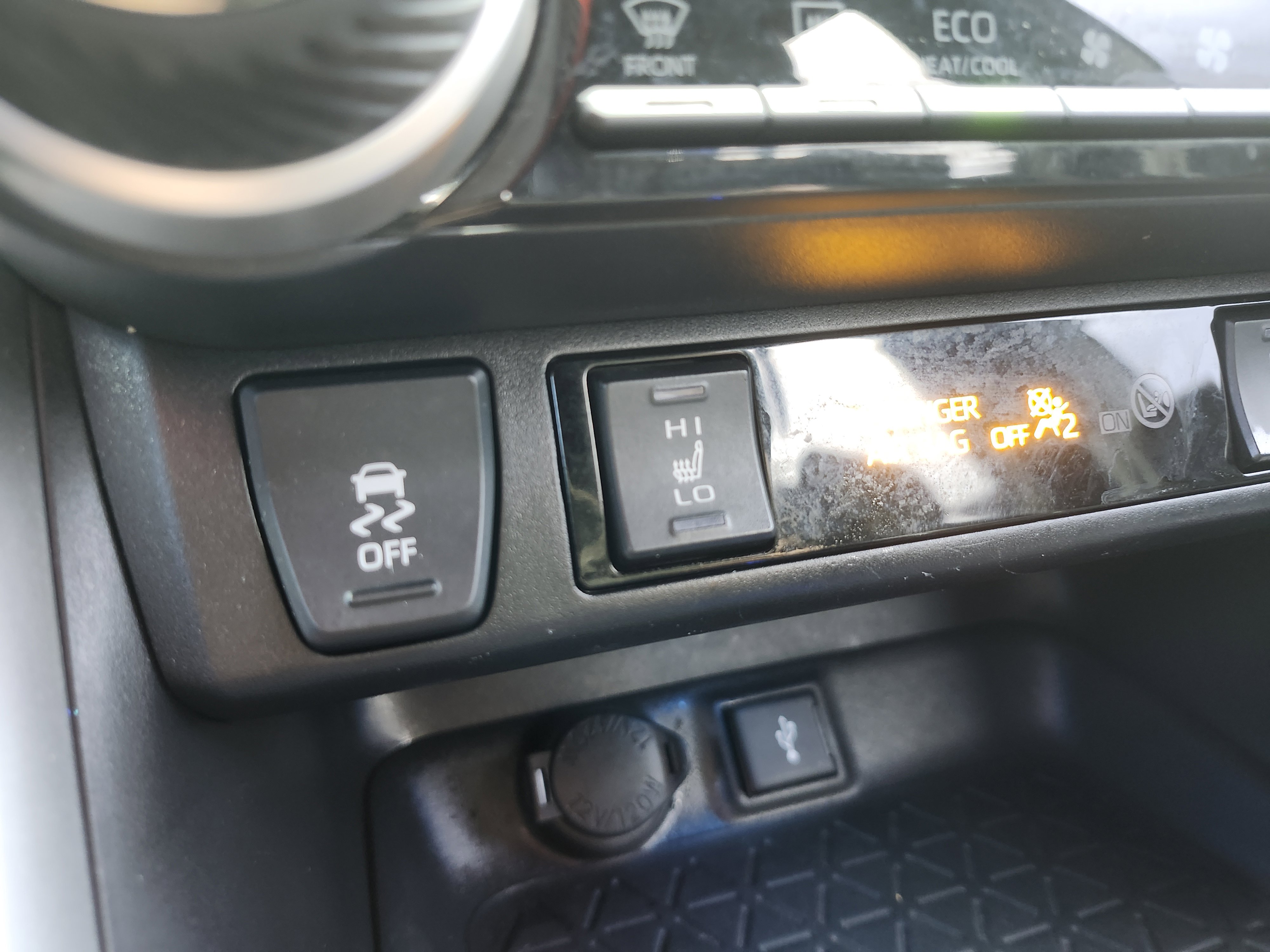 Used 2020 Toyota RAV4 XSE w/ XSE Grade Weather Package AWD/4WD image 10