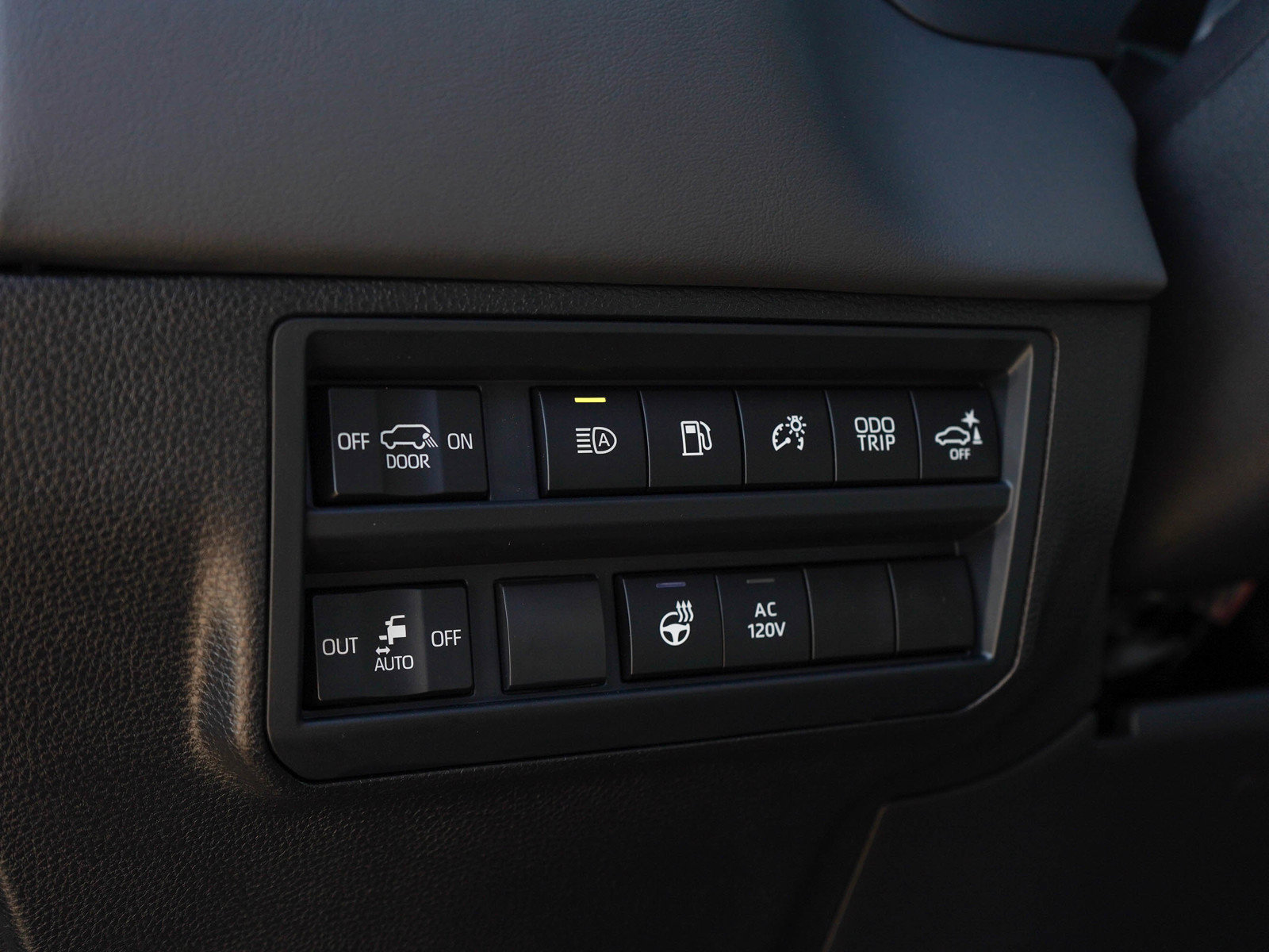 Used 2026 Toyota Sequoia Platinum AWD/4WD image 28