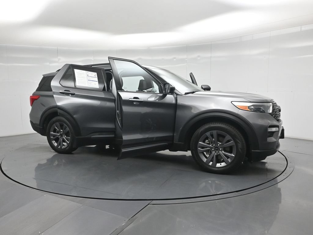 Certified 2023 Ford Explorer XLT w/ Equipment Group 202A RWD image 32