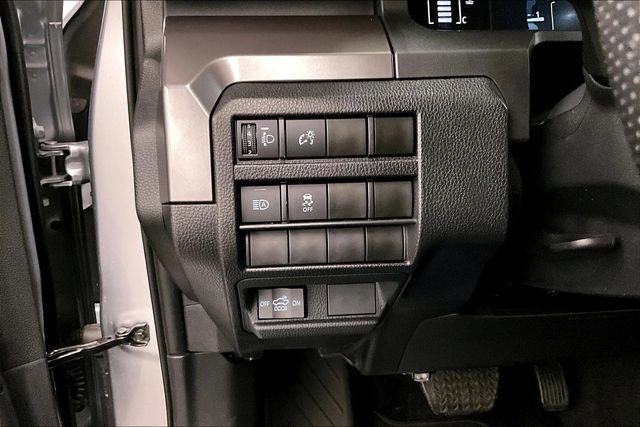 Used 2025 Toyota Tacoma SR5 AWD/4WD image 37