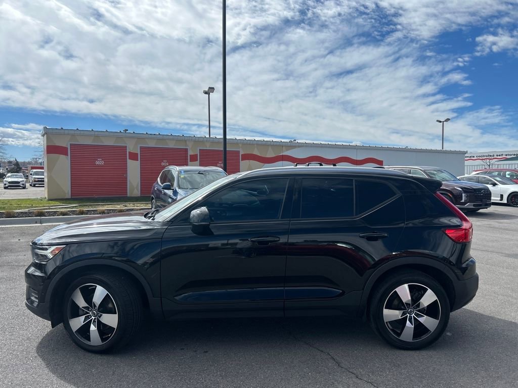 Used 2019 Volvo XC40 T5 Momentum image 8