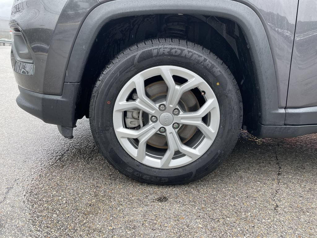 Used 2024 Jeep Compass Latitude AWD/4WD image 9