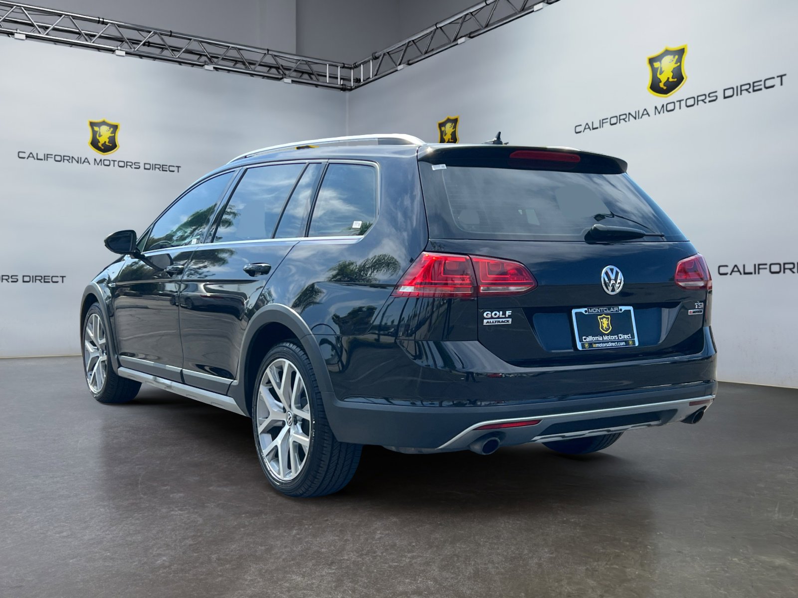 Used 2017 Volkswagen Golf Alltrack SEL image 3