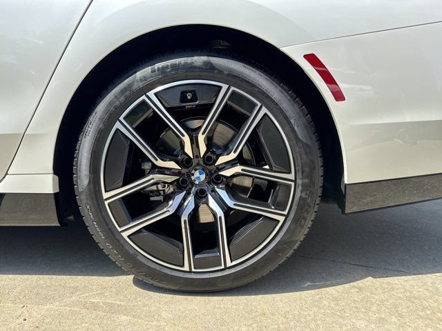 Used 2025 BMW 740i xDrive AWD/4WD image 27