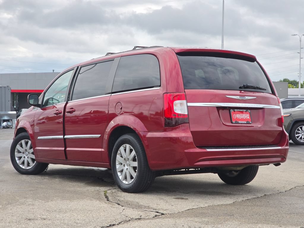 Used 2016 Chrysler Town & Country Touring FWD image 26