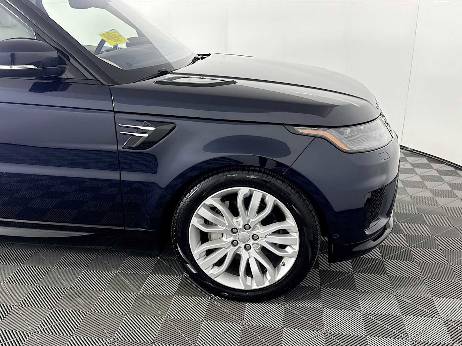 Used 2020 Land Rover Range Rover Sport HSE image 31