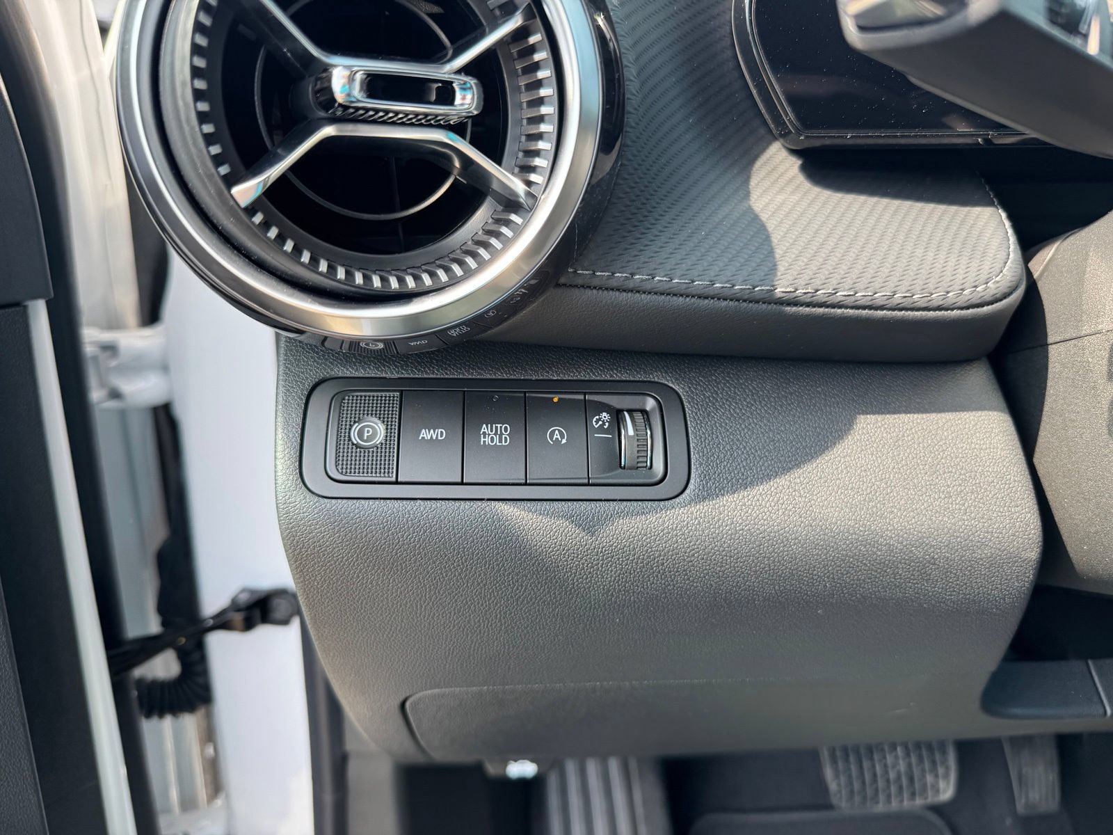 New 2027 Chevrolet Equinox LT AWD/4WD image 15
